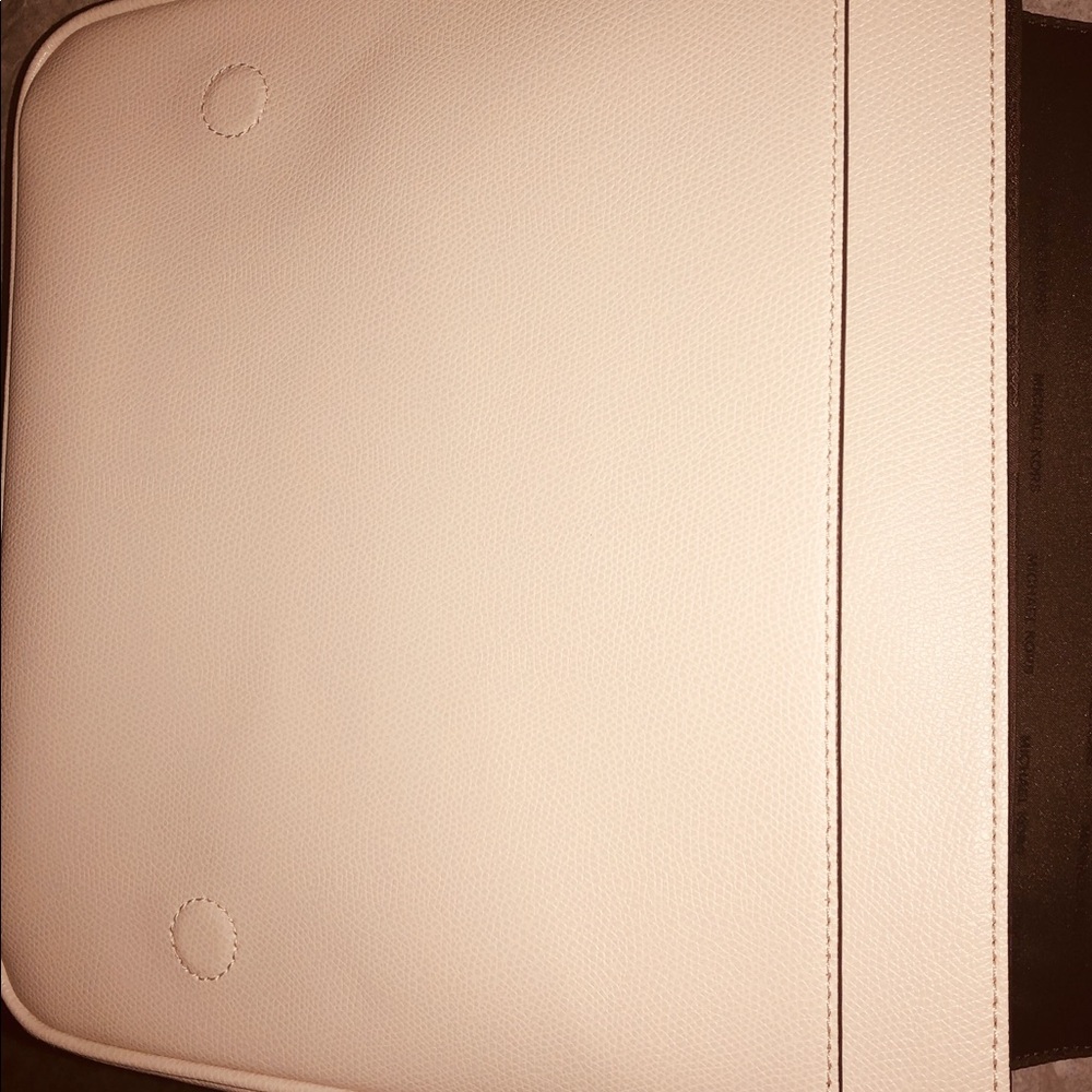 Michael Kors men’s sling bag - Picture 7 of 7